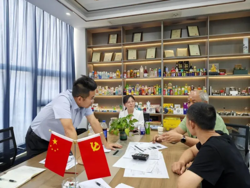 Produsen Minuman Berbasis Nepal Mengunjungi Mesin Top - Pembicaraan Lini Produksi Minuman Berkarbonasi Mendalam