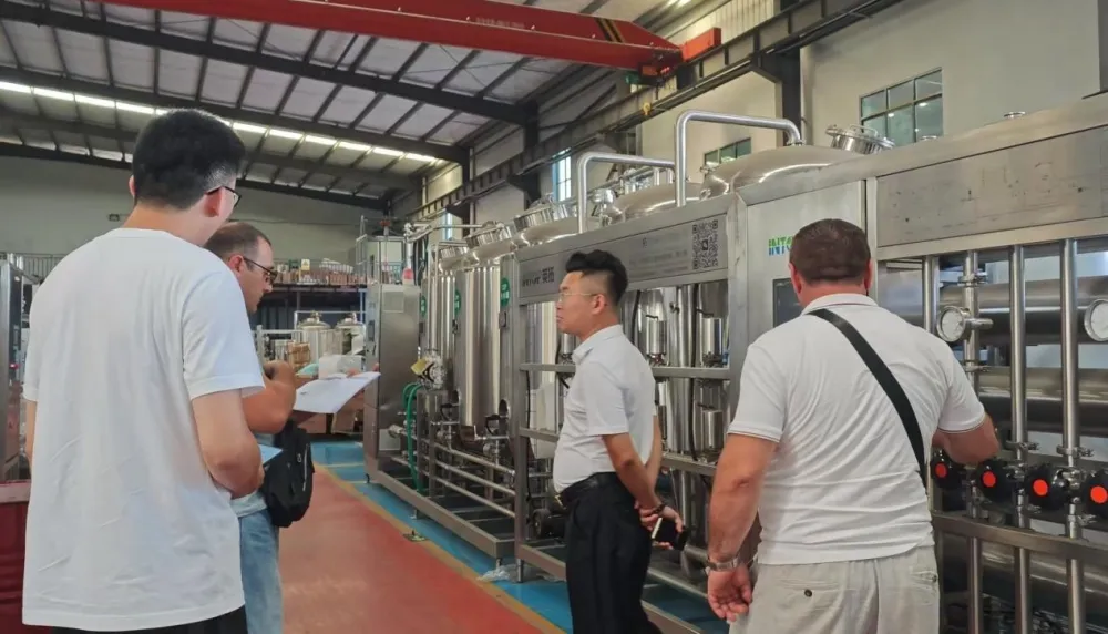 Klien Azerbaijan Mengunjungi Mesin Intop untuk Memeriksa Lini Produksi Jus Delima